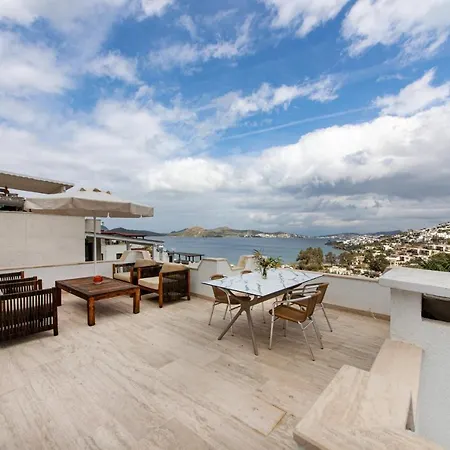 Spacious With Terrace And Sea View In Bodrum Giriş