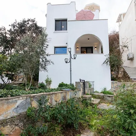 Spacious With Terrace And Sea View In Bodrum Giriş