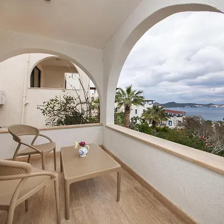 Spacious With Terrace And Sea View In Bodrum Giriş